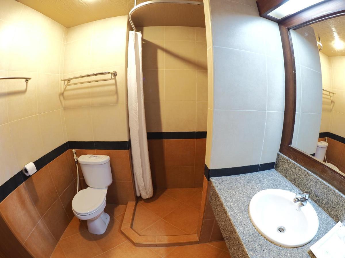 Nipa Garden Hotel Сурат Тхани Екстериор снимка